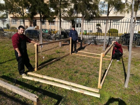 Construção de um galinheiro amovível, reutilizando materiais existentes na escola